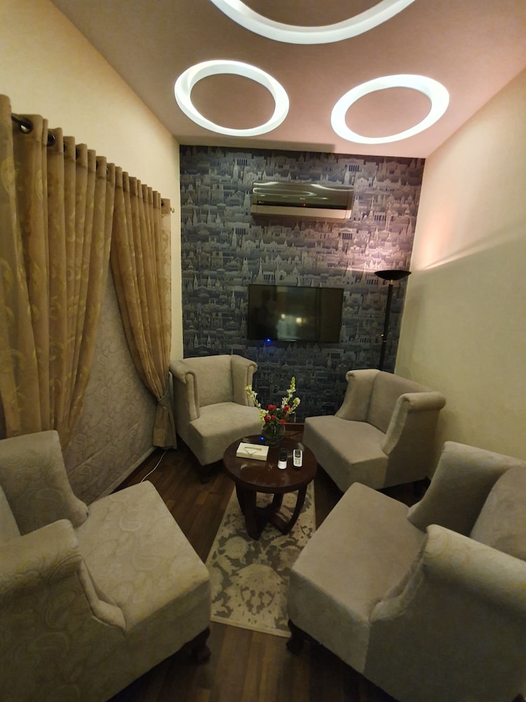 S Chalet Multan 28/44