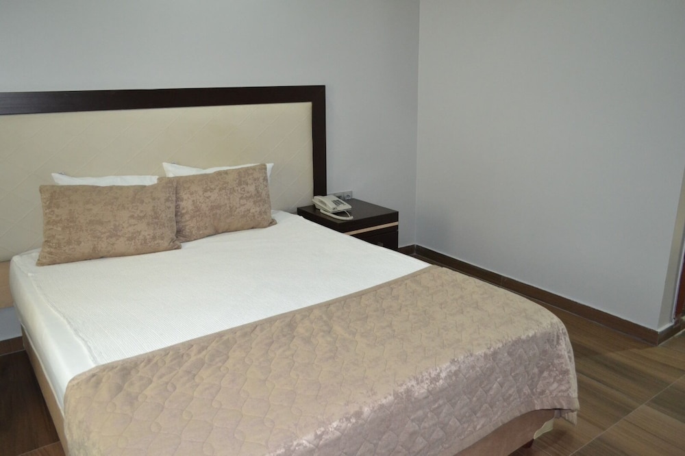 Adana Kucuksaat Hotel 15/37