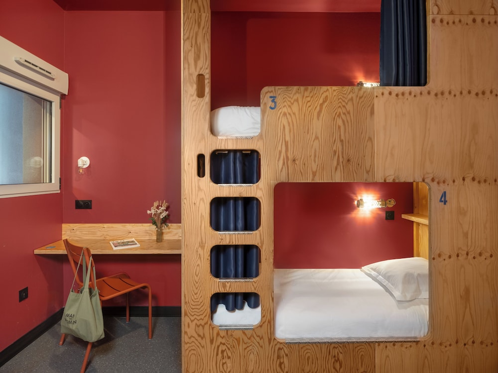 MALE DORM, EKLO