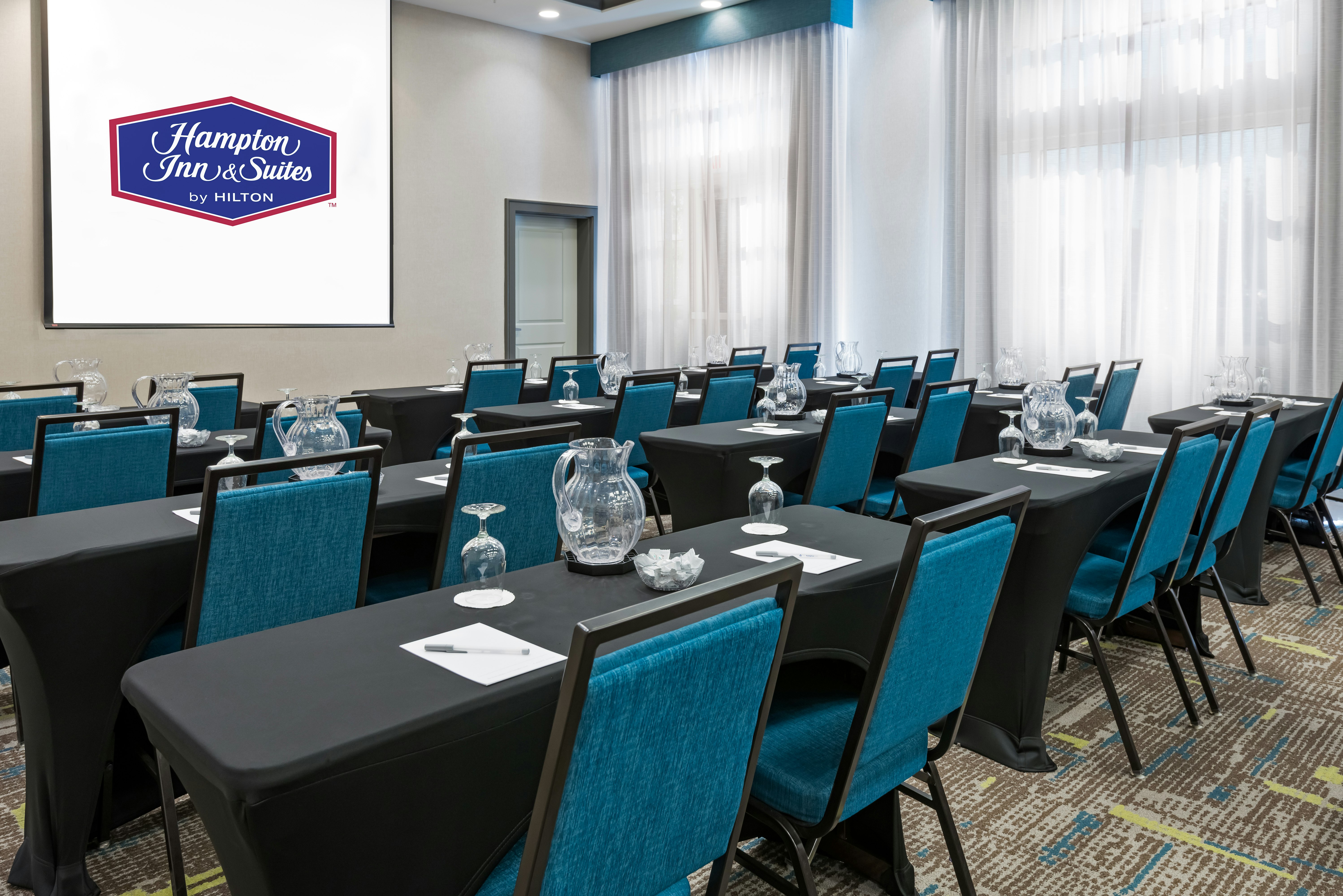 Hampton Inn & Suites Orlando Airport @ Gateway Village FL 45/58