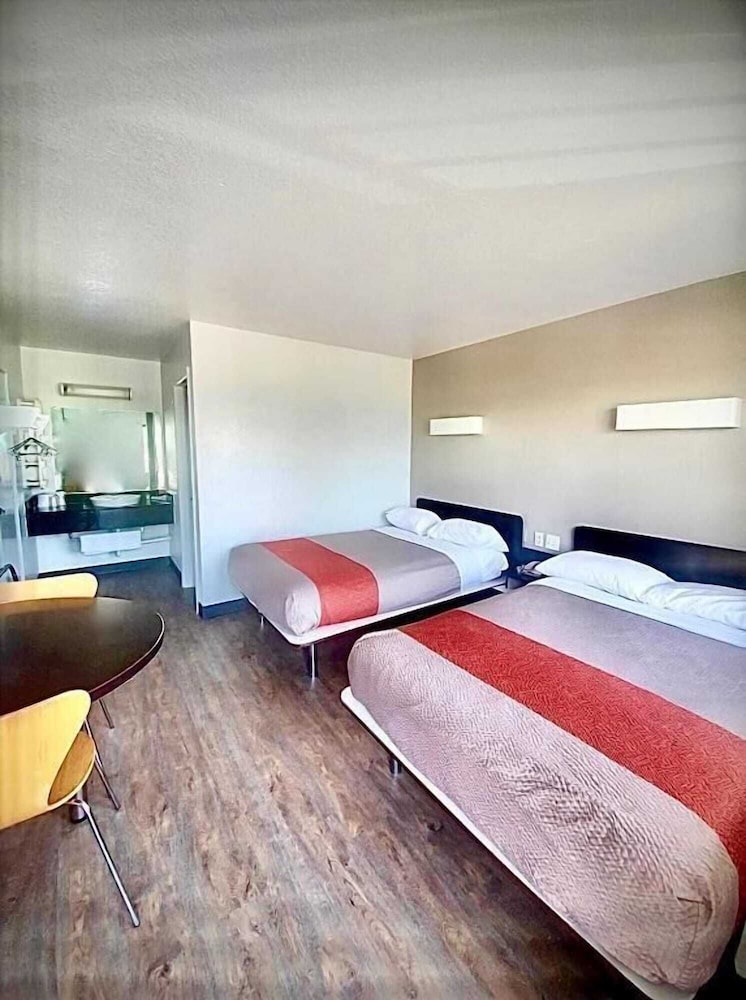 Motel6 San Antonio, TX - West SeaWorld 22/43