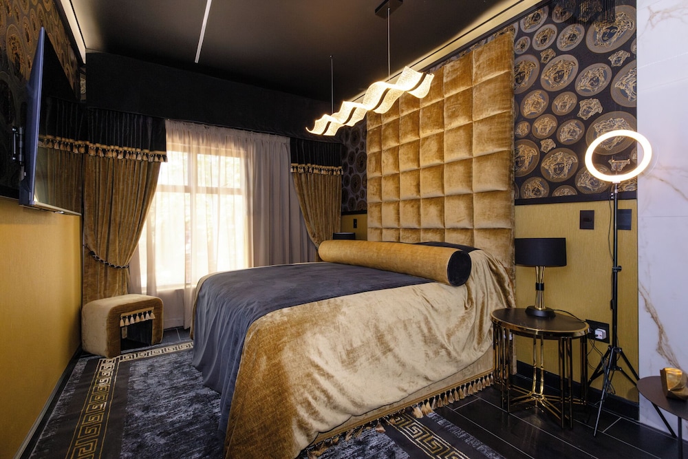 LUXURY, DOUBLE BED