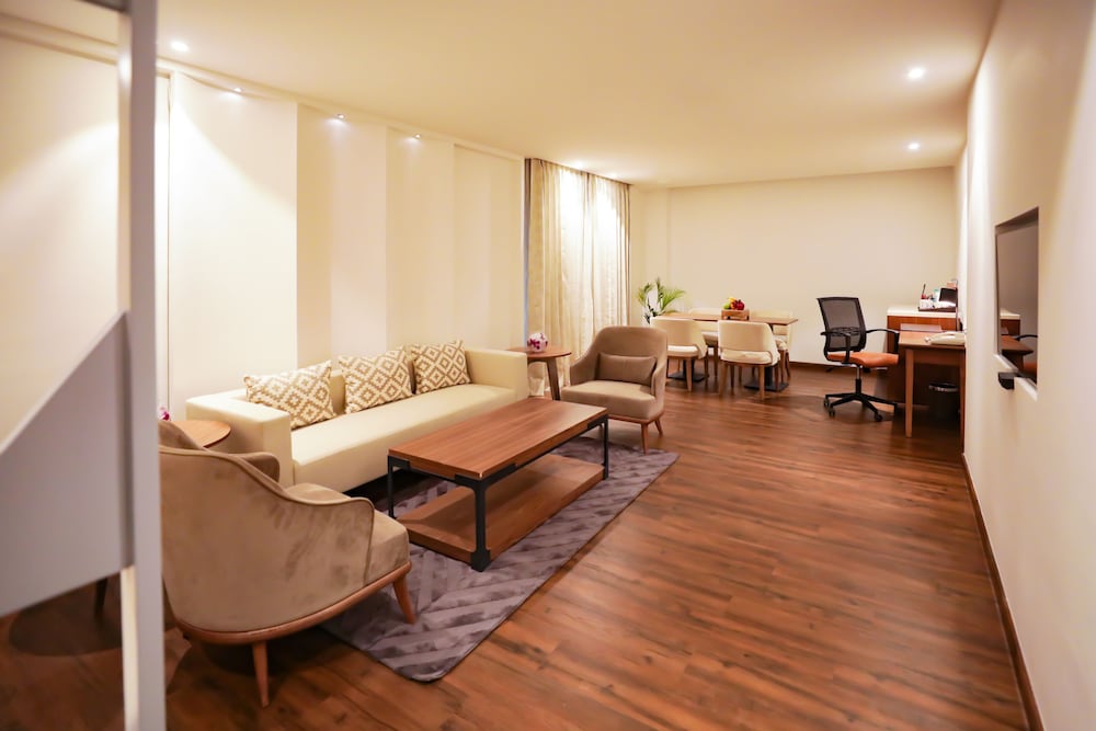 Regenta Suites Element One 32/50