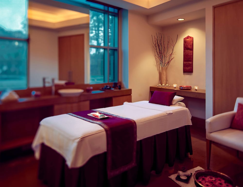 Grand Hyatt Mumbai Hotel and Residences 37/75