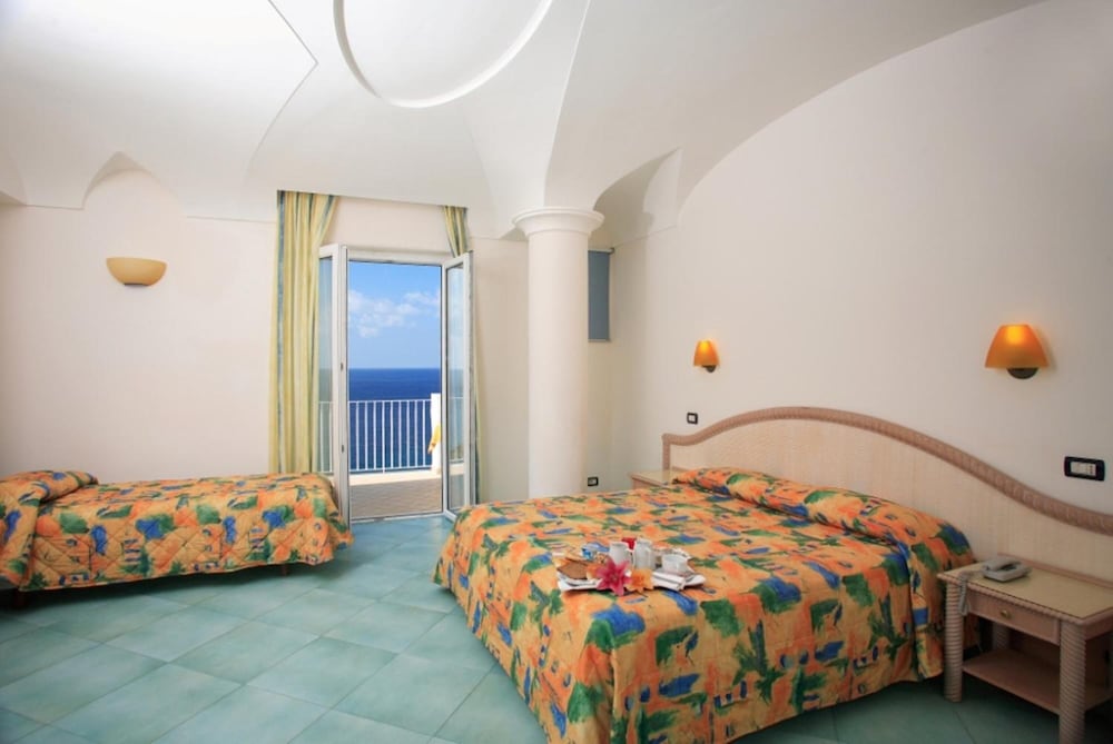 Albatros Hotel 27/50