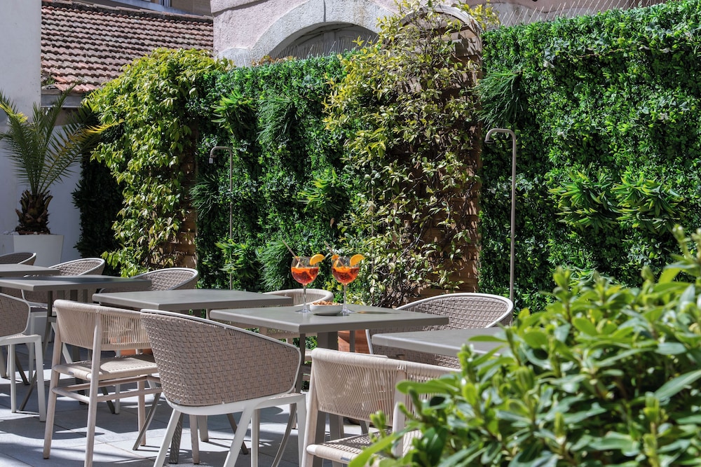 Boutique Hotel Cezanne 49/62