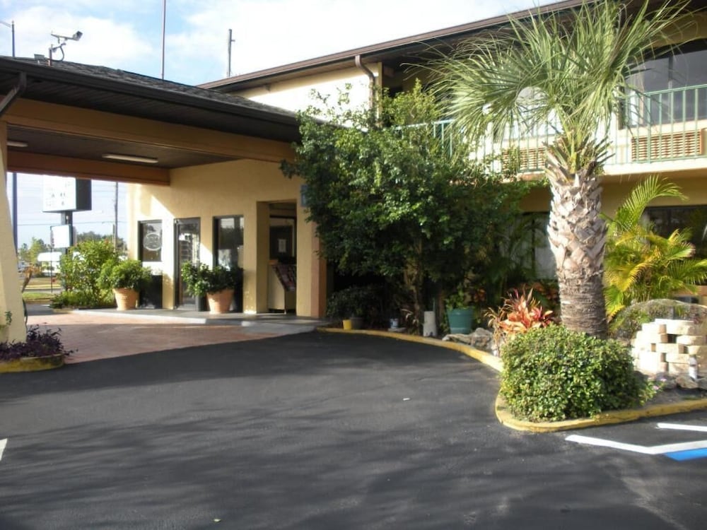 Ambassador Inn 7/32