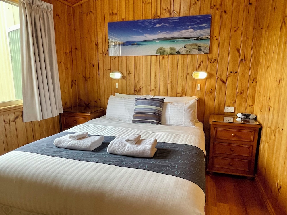1 Bedroom, Deluxe, Cabin, Queen Bed, Balcony, Garden Area