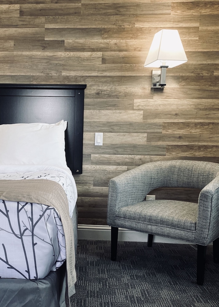 Salida Inn & Monarch Suites 46/78