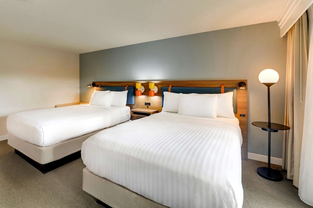 Room, 2 Queen Beds, Water View, Accessible