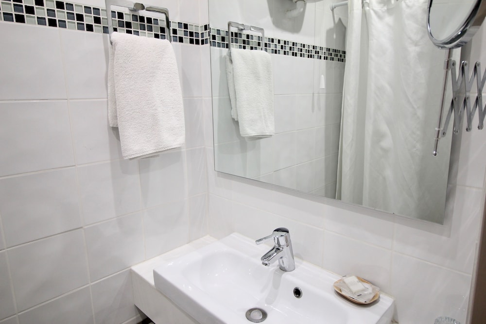 Hotel des Pyrenees 43/50