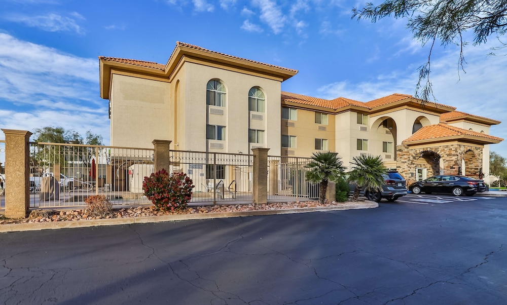 Wingate by Wyndham Chandler 35/40