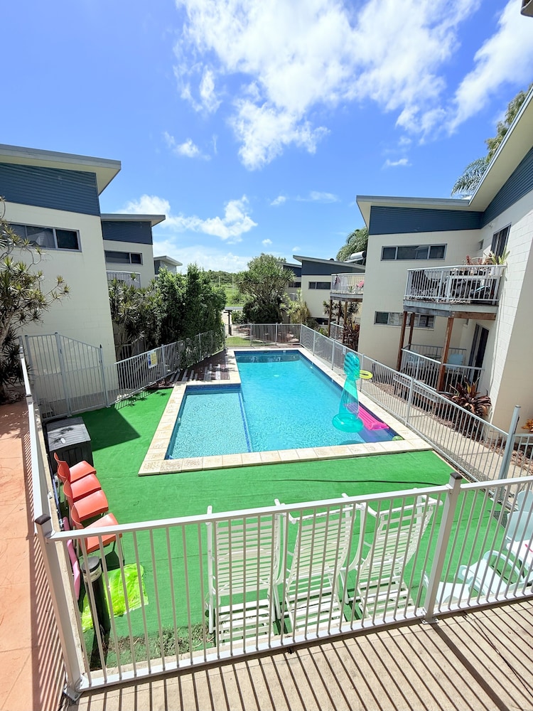 Emu Park Beach Resort 28/63