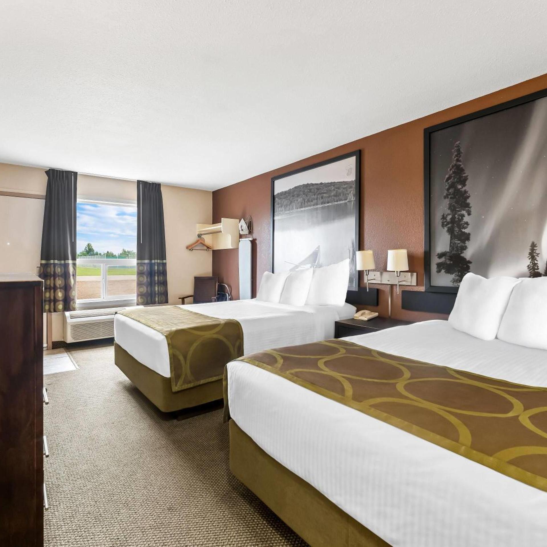Deluxe, 2 Queen Beds