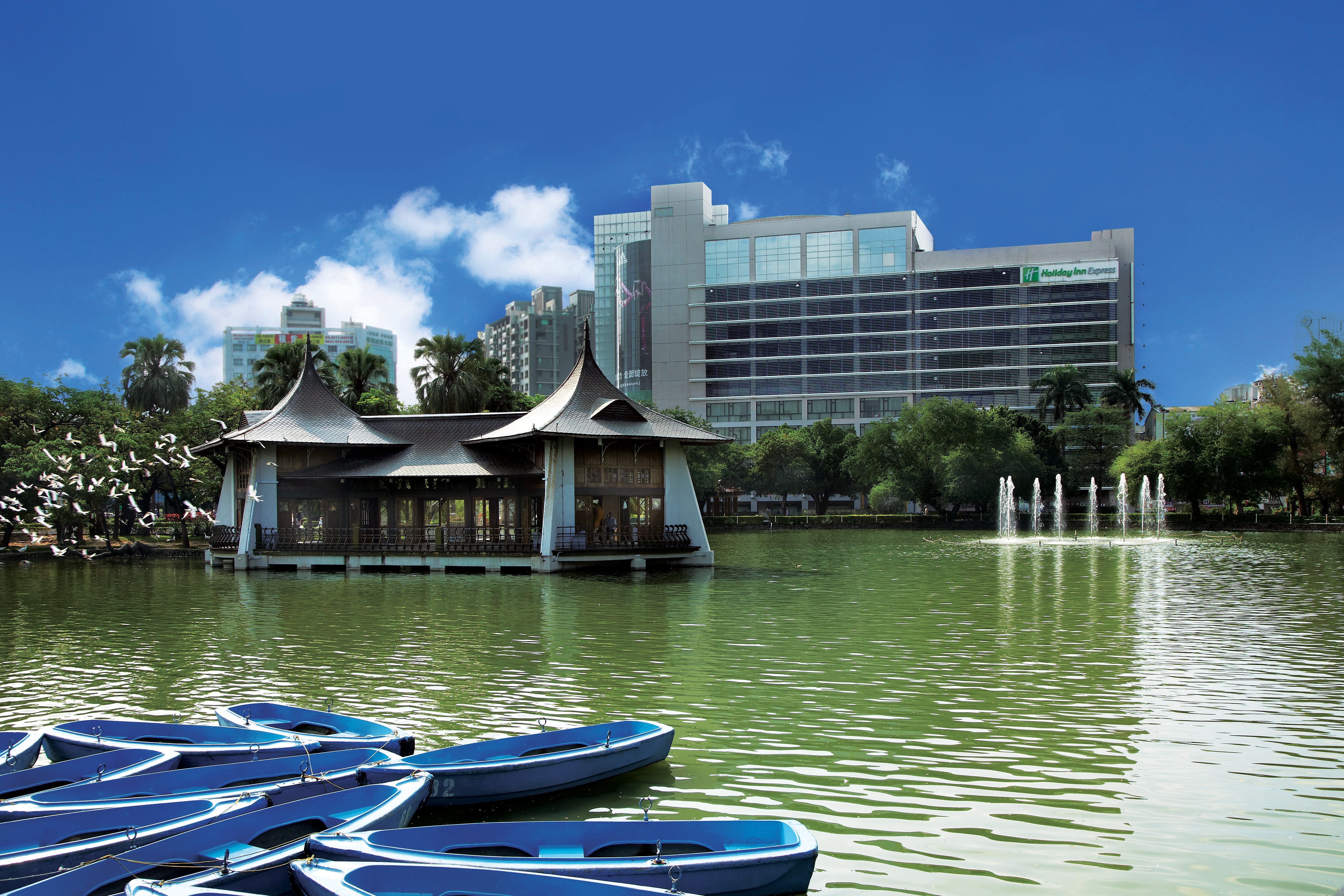 Holiday Inn Express Taichung Park 55/58