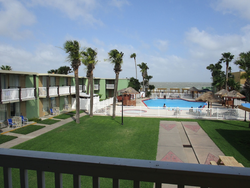 Quality Inn & Suites Corpus Christi Beachside 25/39
