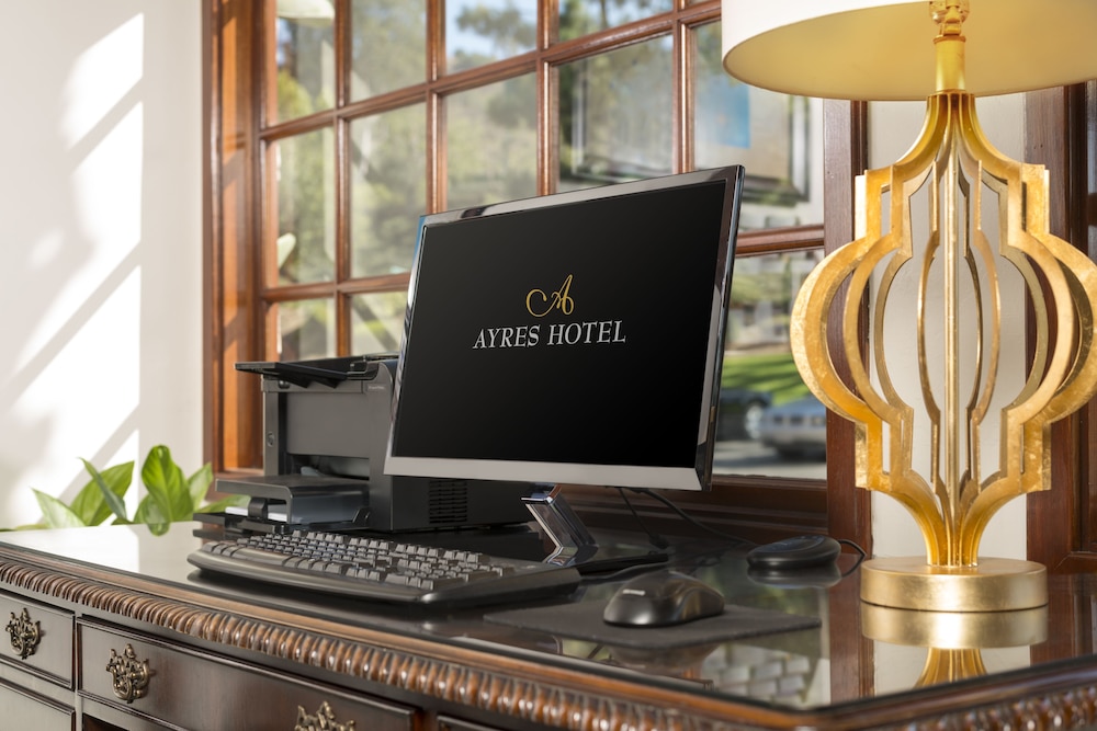 Ayres Suites Diamond Bar 41/65