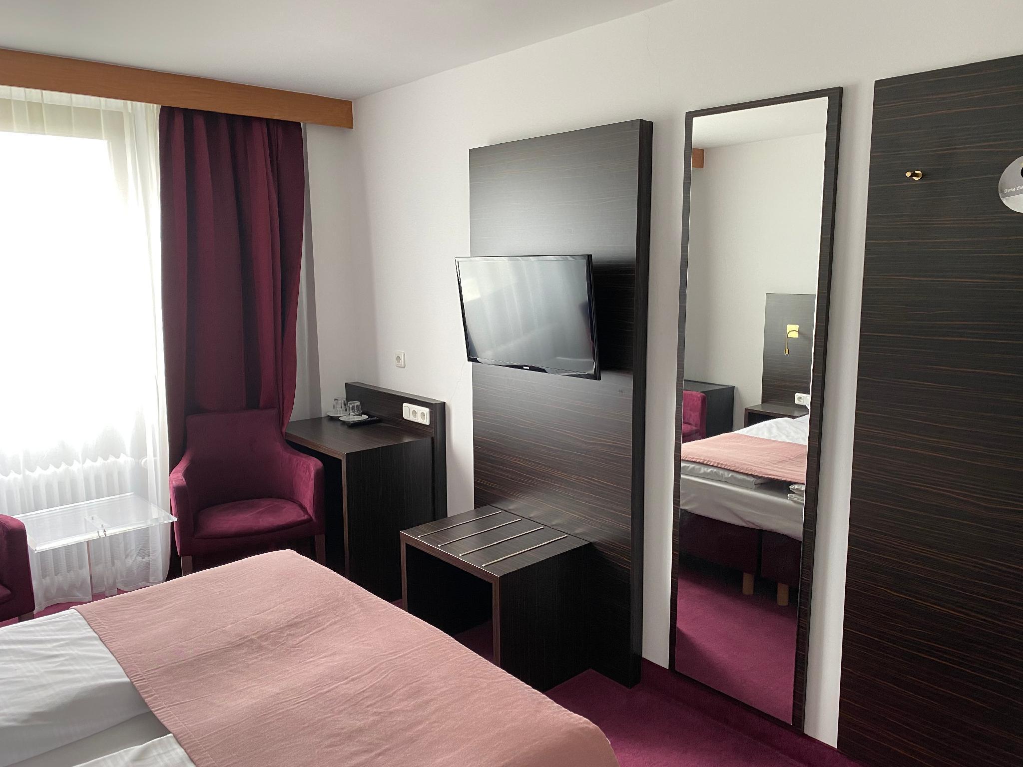 Hotel Montree 5/18