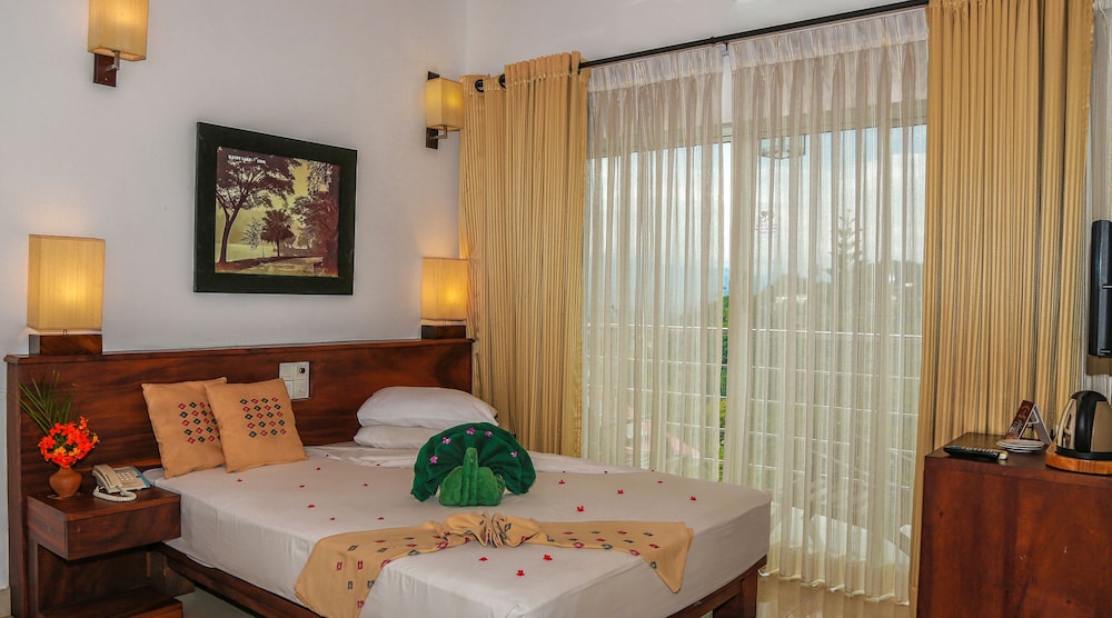 Senani Hotel 17/37