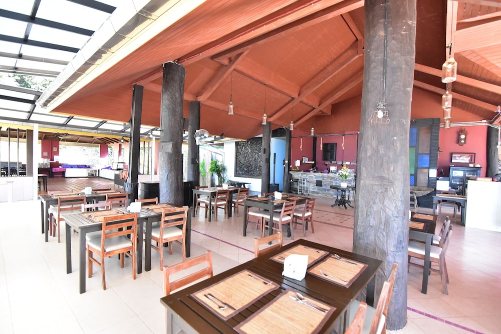 Koh Ngai Thanya Beach Resort 42/65