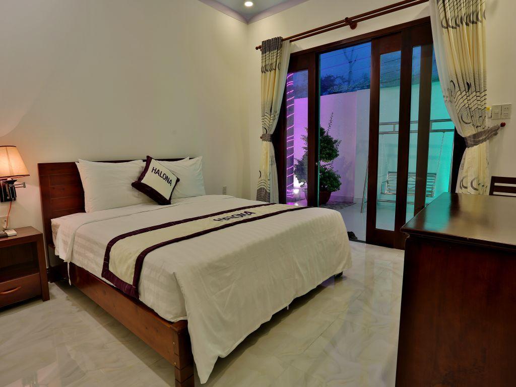 Halona Hotel 13/35