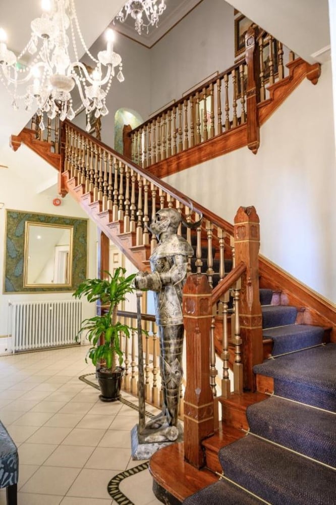 Derby Manor 6/50