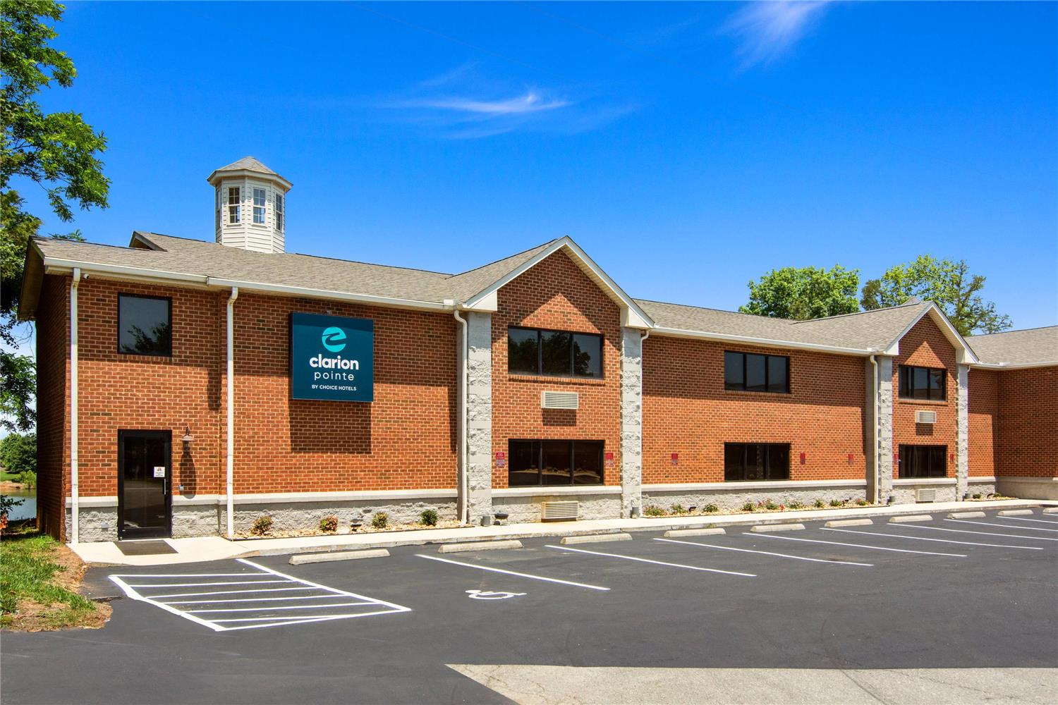 Clarion Pointe on the lake Clarksville-South Hill West 16/25