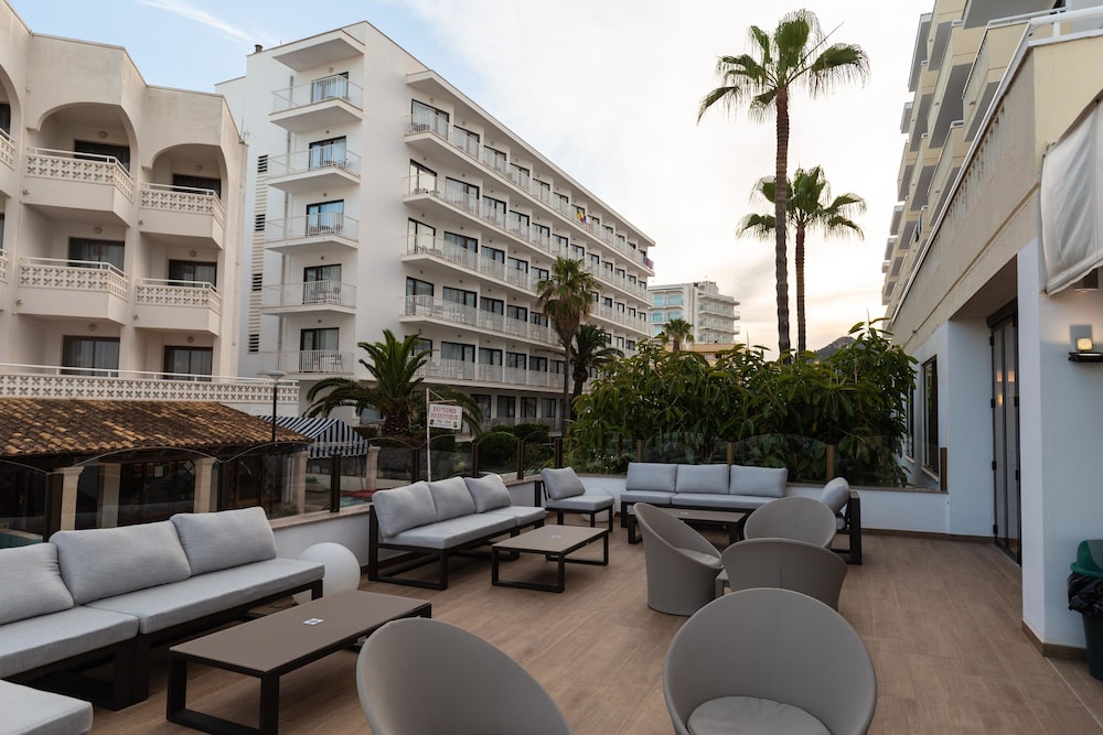 R2 Veronica Beach Hotel 29/48