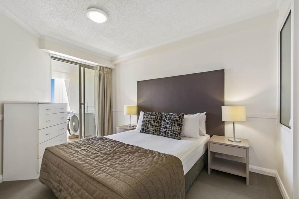 3 BEDROOMS, APARTMENT