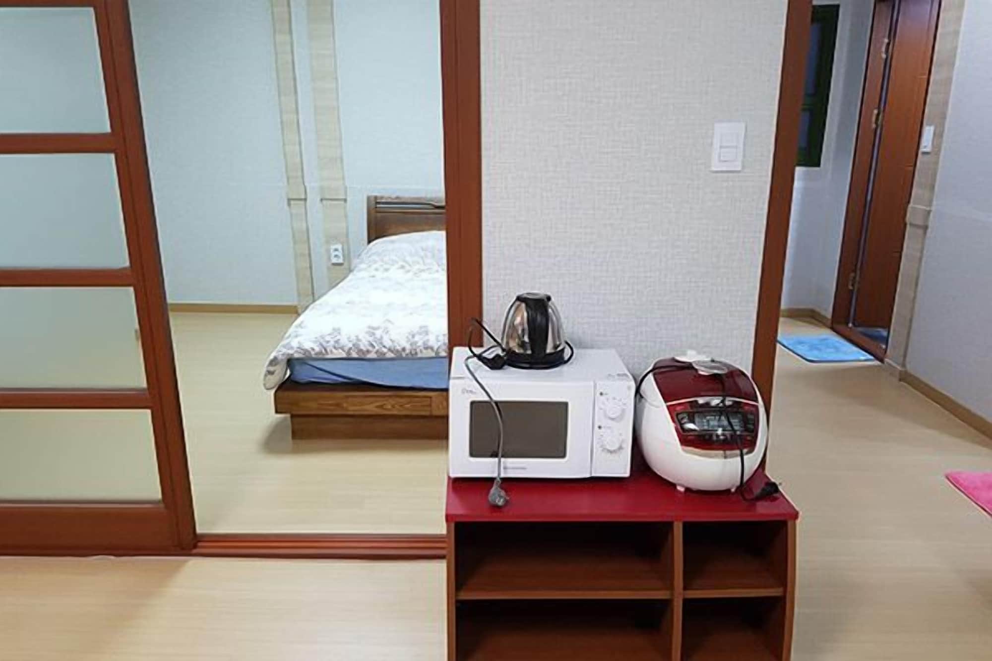 Garden, 3 Futon Beds, Bunk Bed, 3 Double Beds