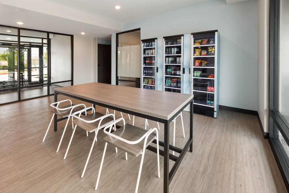 ECHO Suites Extended Stay by Wyndham Houston Pasadena Fwy Pl 48/59