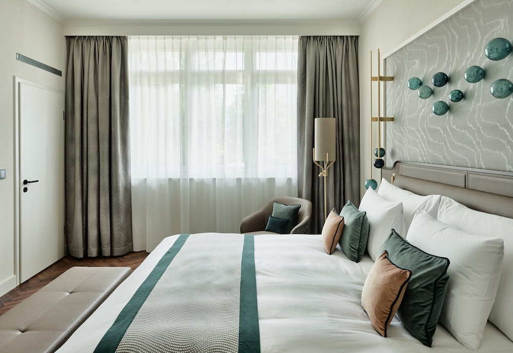 Grand, Deluxe, Suite, Double and Twin Beds