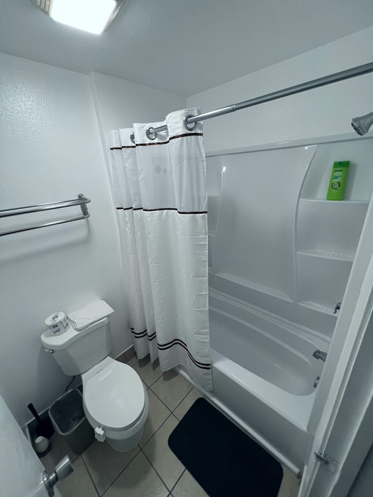 Bposhtels Anaheim 40/40