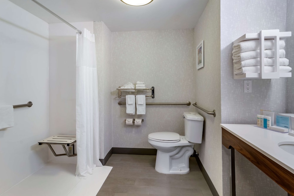 Hampton Inn & Suites by Hilton Edmonton/West 11/35