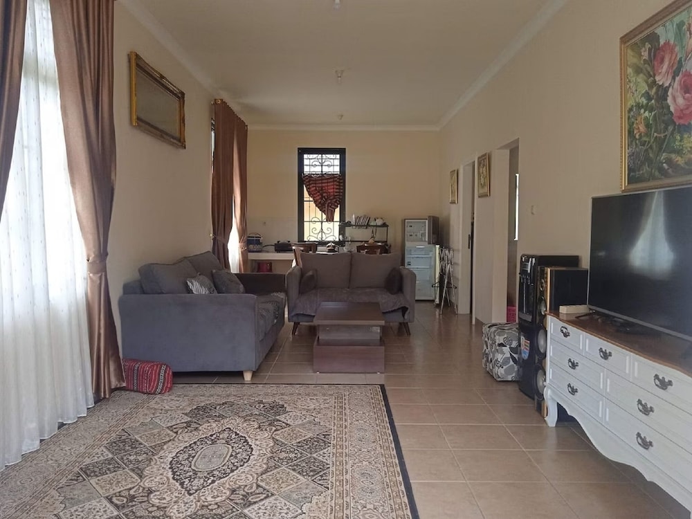 Villa Kota Bunga Anyelir 37/51