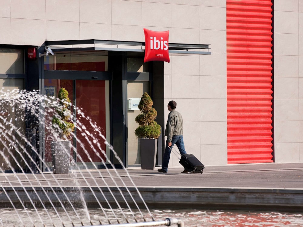 IBIS BARCELONA RIPOLLET 9/72