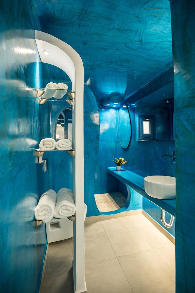 Amera Suites 26/48