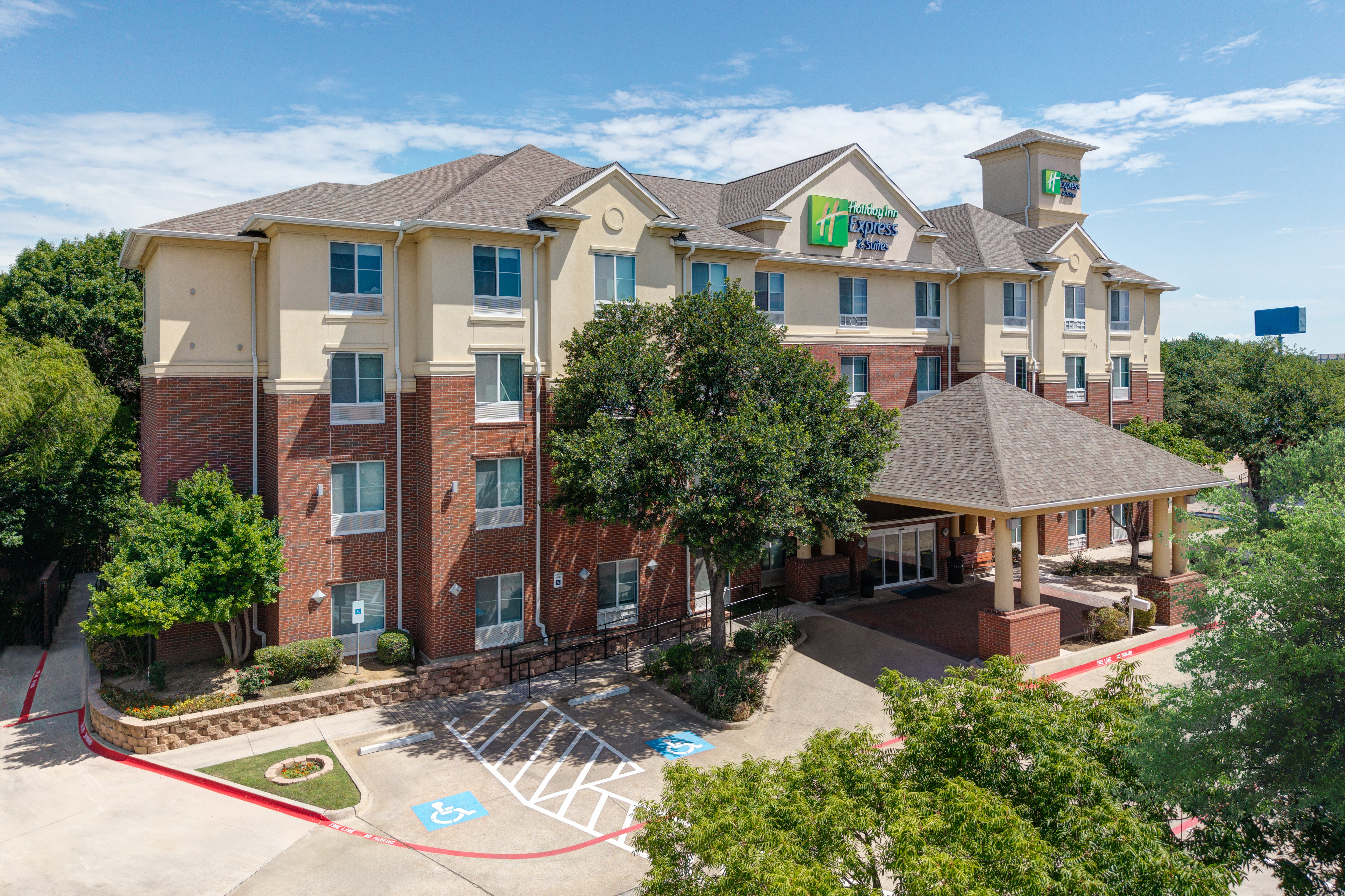 Holiday Inn Express Hotel And Suites Dallas Grand Prairie I 20 4/80