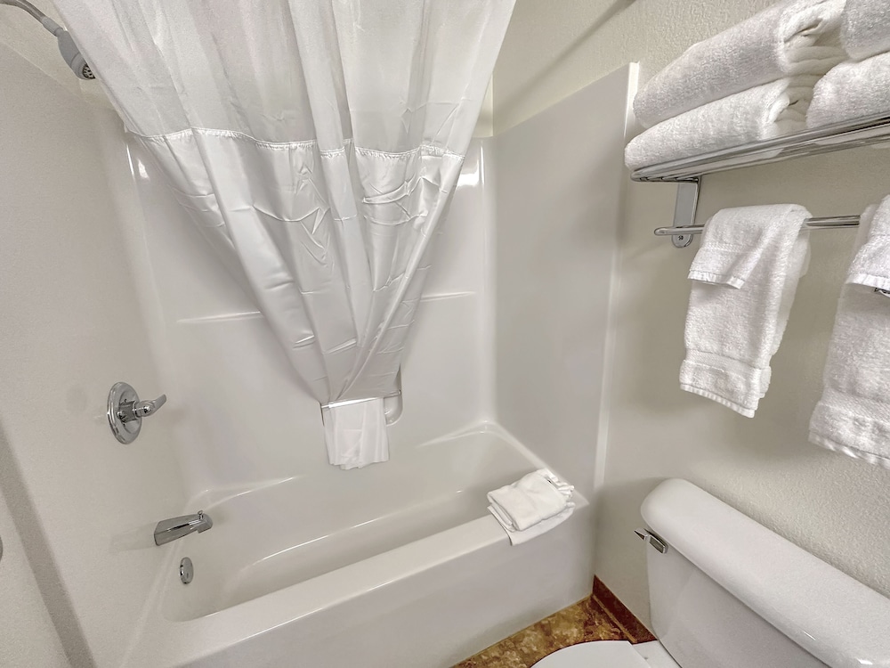 Estherville Hotel Amp Suites 48/50