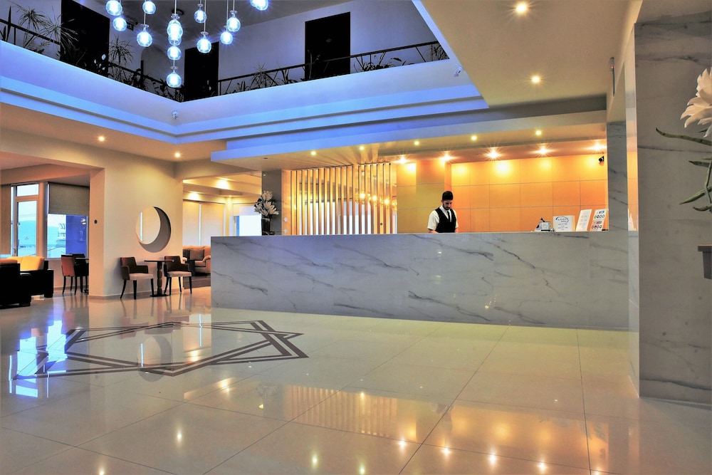 Theo Hotel 8/63