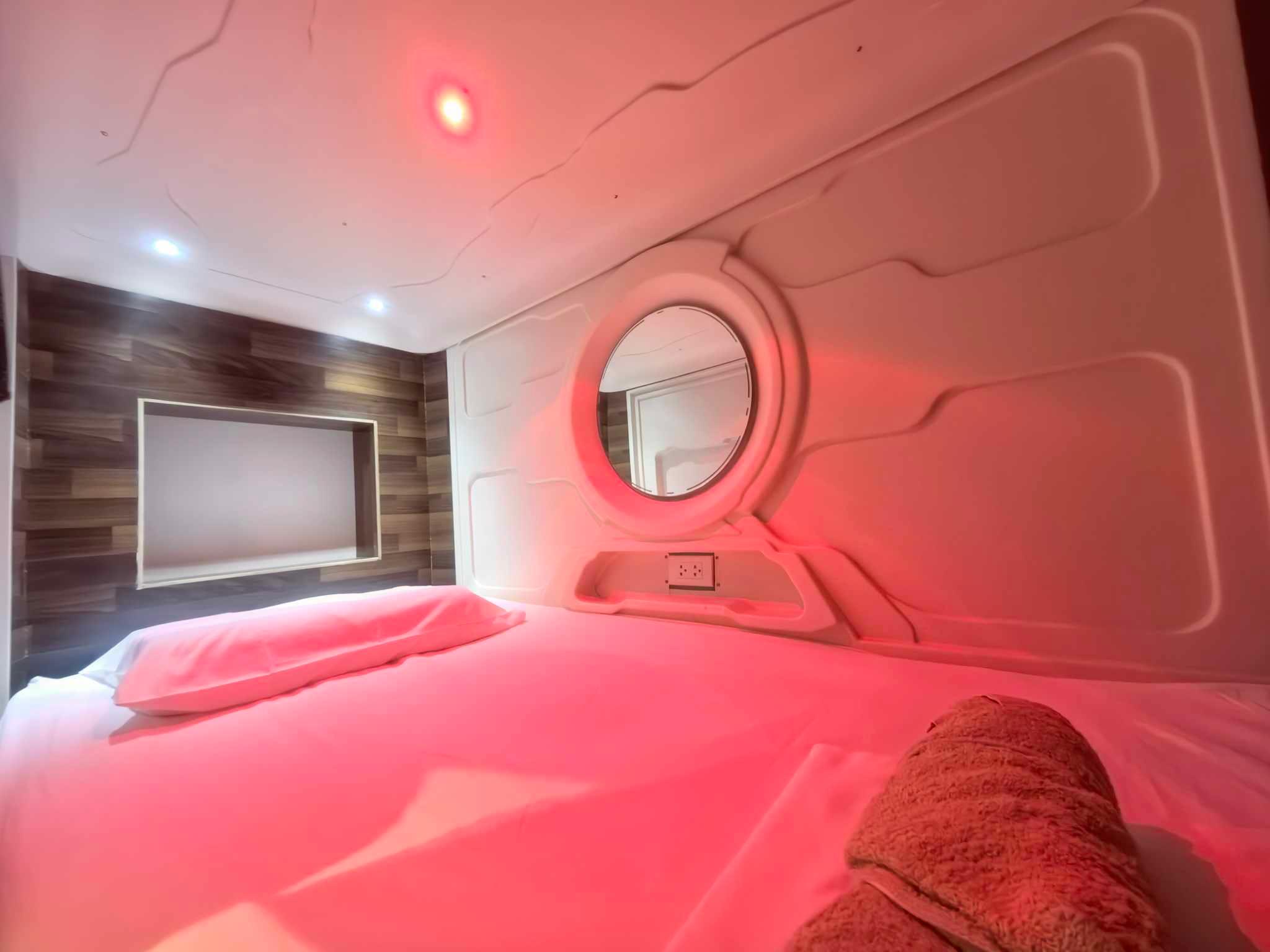 Pod, Bunk Bed, Shared Bathroom
