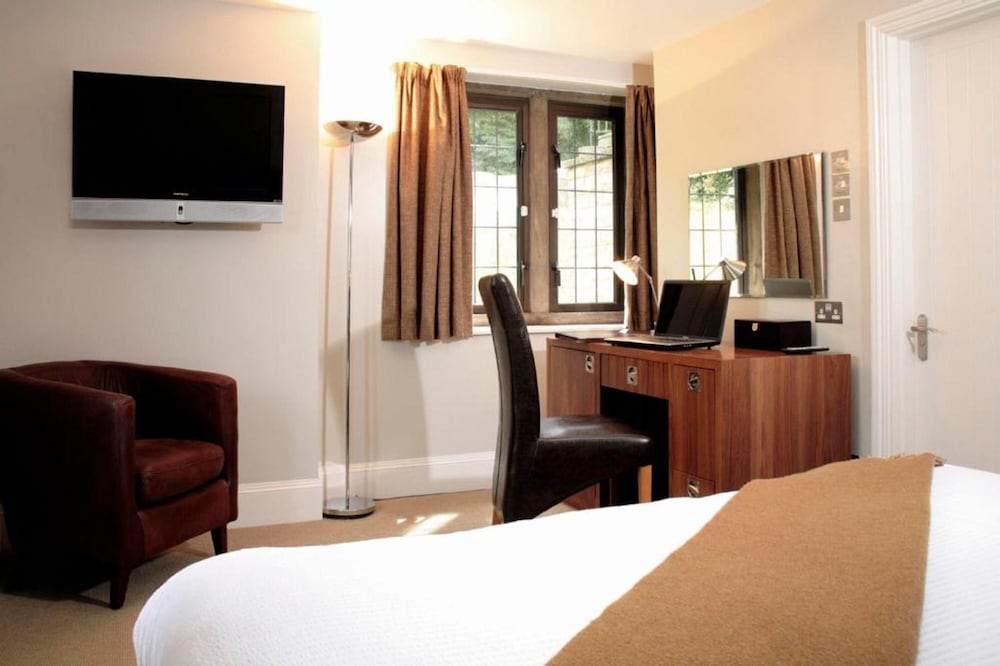 Hatton Court Hotel 28/48