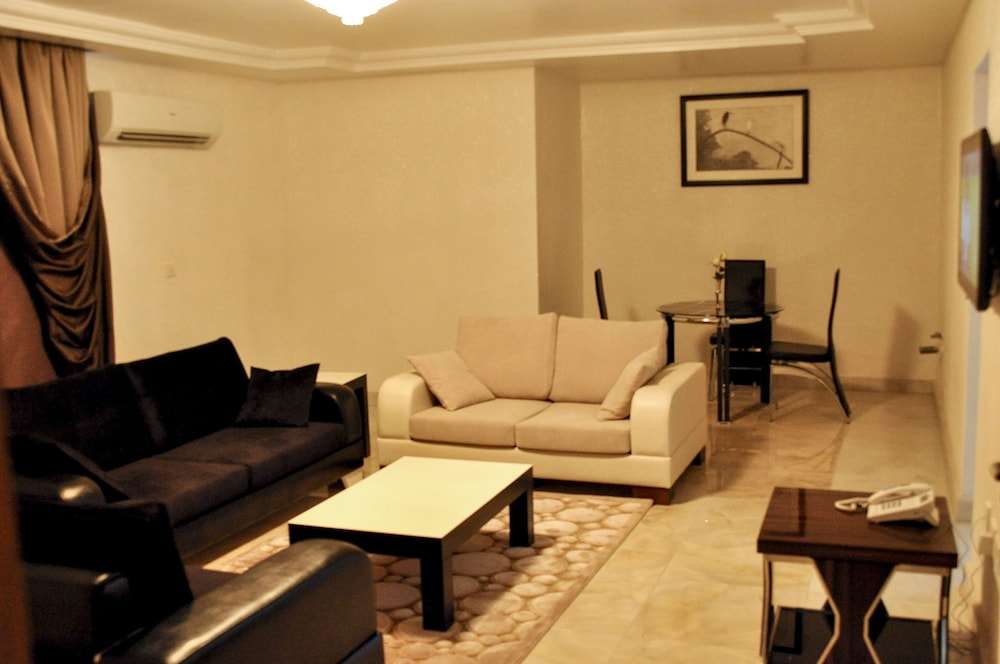 Caledonian Suites 44/63