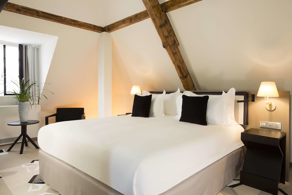 DELUXE, DOUBLE BED