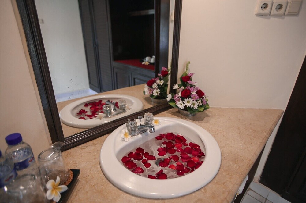 New Sunari Lovina Beach Resort (ex Kutus Kutus Sunari Beach Resort) 38/49