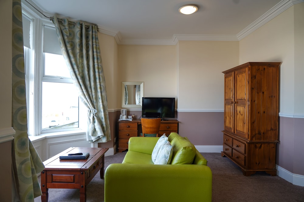 The Royal Hotel 37/54