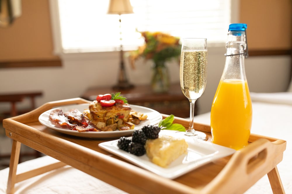 J Patrick House Bed And Breakfast Inn 40/65