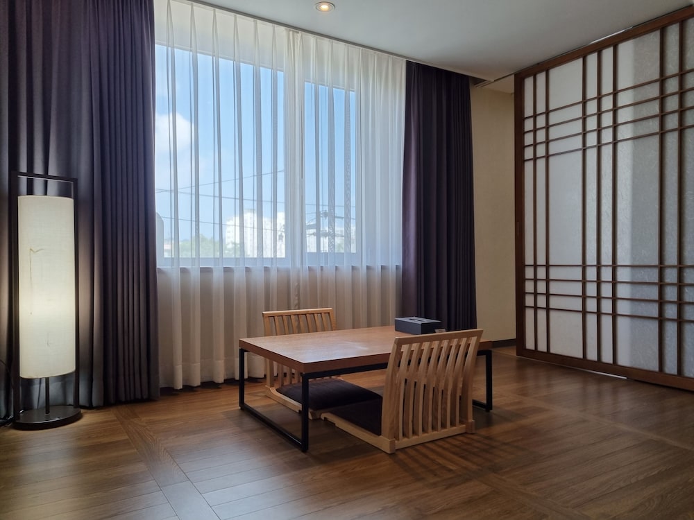 Avon Hotel Gunsan 47/67