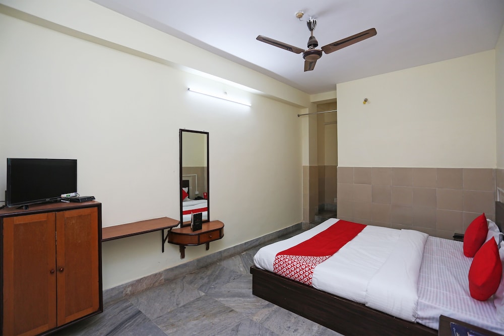 Oyo 26808 Shree Ram Residency 15/32
