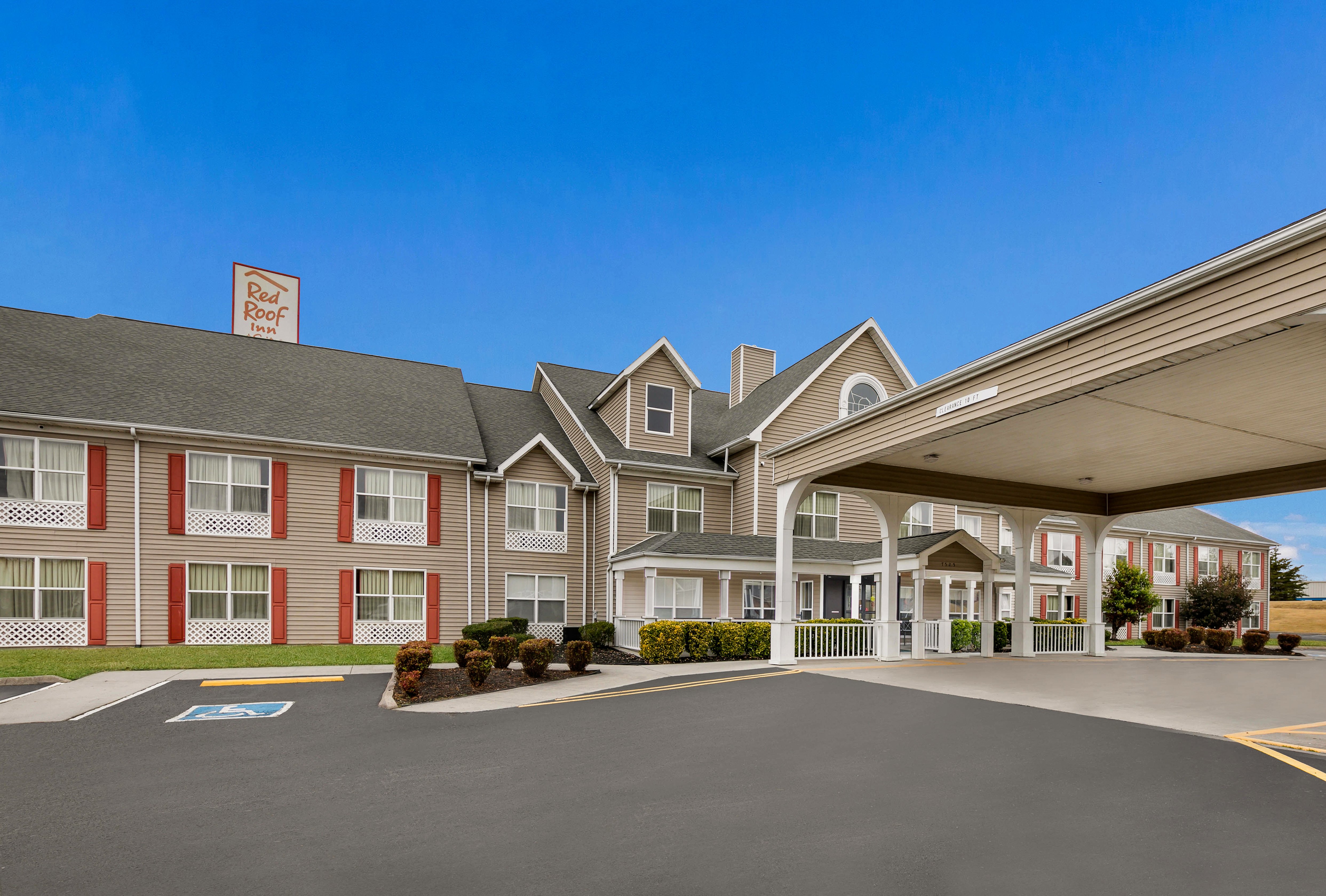 Red Roof Inn and Suites Knoxville East 37/42